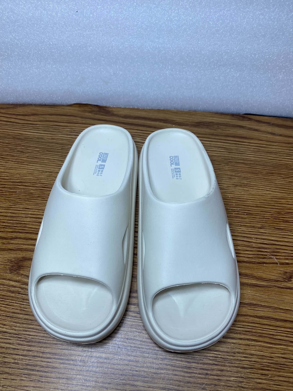 32 Degrees Cool Cushioned Slides Women's Size 6-7 Ivory Comfort Sandals Slip On